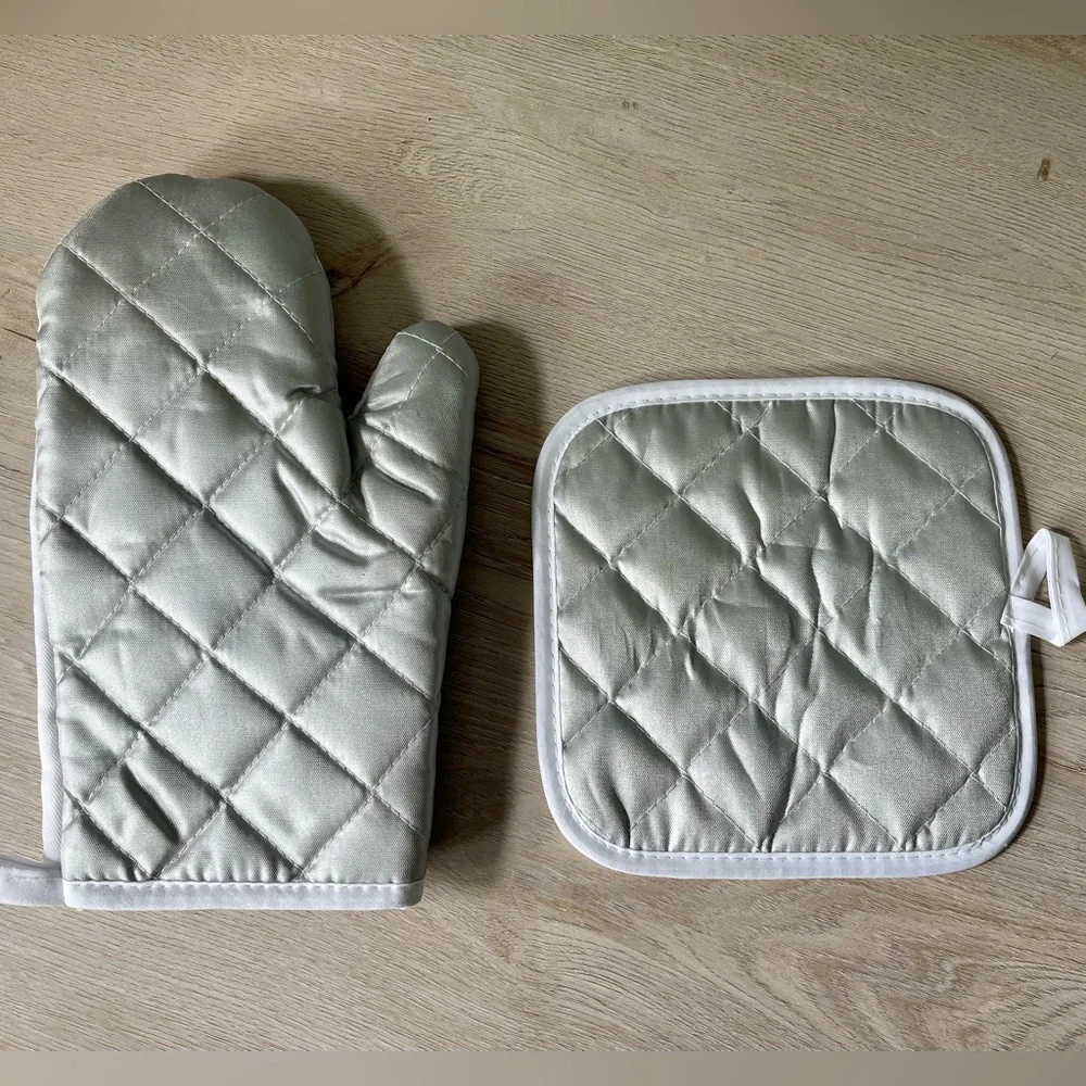 New Fall Halloween Gnome Oven Mitt & Pot Holder Set - Picture 4 of 4